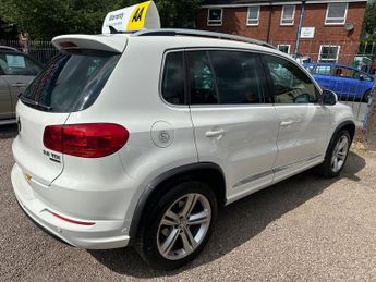 VOLKSWAGEN TIGUAN 2.0 TDI BlueMotion Tech R-Line SUV 5dr Diesel DSG 4WD Euro 5 (s/