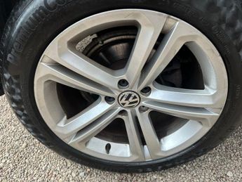 VOLKSWAGEN TIGUAN 2.0 TDI BlueMotion Tech R-Line SUV 5dr Diesel DSG 4WD Euro 5 (s/