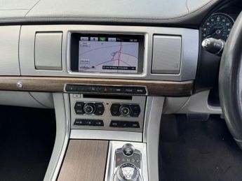 JAGUAR XF 2.2d Luxury Saloon 4dr Diesel Auto Euro 5 (s/s) (163 ps)