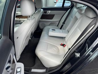 JAGUAR XF 2.2d Luxury Saloon 4dr Diesel Auto Euro 5 (s/s) (163 ps)