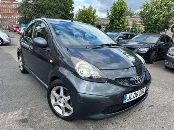 Toyota AYGO 1.0 VVT-i + Hatchback 5dr Petrol MultiMode Euro 4 (67 bhp)