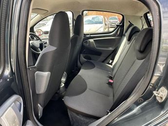 TOYOTA AYGO 1.0 VVT-i + Hatchback 5dr Petrol MultiMode Euro 4 (67 bhp)