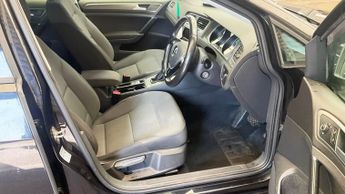 VOLKSWAGEN GOLF 1.6 TDI BlueMotion Tech SE Hatchback 5dr Diesel DSG Euro 5 (s/s)