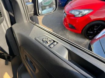 VAUXHALL Vivaro Life Electric 75kWh Combi XL MPV 5dr Electric Auto LWB (9 Seat, 7.4kW Charger)