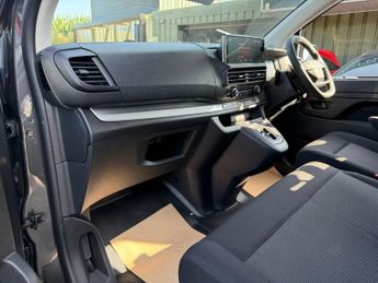 VAUXHALL Vivaro Life Electric 75kWh Combi XL MPV 5dr Electric Auto LWB (9 Seat, 7.4kW Charger)