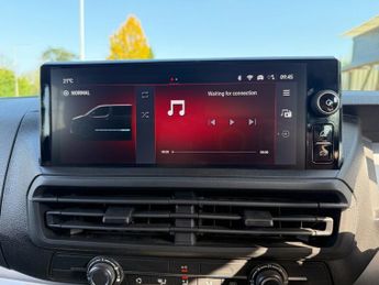 VAUXHALL Vivaro Life Electric 75kWh Combi XL MPV 5dr Electric Auto LWB (9 Seat, 7.4kW Charger)