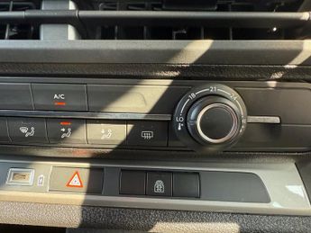 VAUXHALL Vivaro Life Electric 75kWh Combi XL MPV 5dr Electric Auto LWB (9 Seat, 7.4kW Charger)