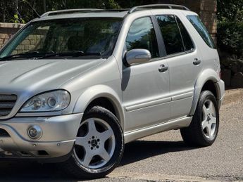 MERCEDES-BENZ M CLASS 5.4 ML55 AMG SUV 5dr Petrol Automatic (354 g/km, 347 bhp)
