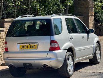 MERCEDES-BENZ M CLASS 5.4 ML55 AMG SUV 5dr Petrol Automatic (354 g/km, 347 bhp)
