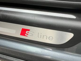 AUDI Q3 2.0 TFSI S line SUV 5dr Petrol S Tronic quattro Euro 5 (s/s) (17