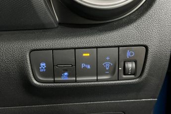 HYUNDAI KONA 64kWh Premium SUV 5dr Electric Auto (10.5kW Charger) (204 ps) 1 
