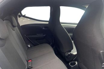 TOYOTA AYGO 1.0 VVT-i x-trend Hatchback 5dr Petrol x-shift Euro 6 (Safety Se