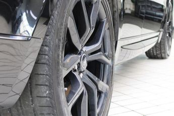 LAND ROVER RANGE ROVER SPORT 3.0 D300 MHEV HSE Dynamic Black SUV 5dr Diesel Auto 4WD Euro 6 (