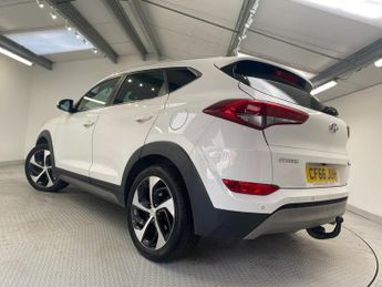 HYUNDAI TUCSON 2.0 CRDi Premium SUV 5dr Diesel Auto 4WD Euro 6 (185 ps)