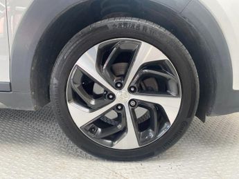 HYUNDAI TUCSON 2.0 CRDi Premium SUV 5dr Diesel Auto 4WD Euro 6 (185 ps)