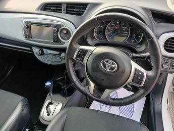 TOYOTA YARIS 1.5 VVT-h T Spirit Hatchback 5dr Petrol Hybrid CVT Euro 5 (101 p