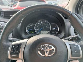 TOYOTA YARIS 1.5 VVT-h T Spirit Hatchback 5dr Petrol Hybrid CVT Euro 5 (101 p