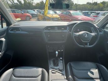 VOLKSWAGEN TIGUAN 2.0 TDI SEL SUV 5dr Diesel DSG 4Motion Euro 6 (s/s) 