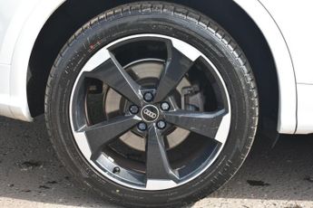 AUDI Q5 2.0 TDI 40 Black Edition SUV 5dr Diesel S Tronic quattro Euro 6 