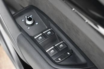 AUDI Q5 2.0 TDI 40 Black Edition SUV 5dr Diesel S Tronic quattro Euro 6 