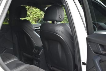 AUDI Q5 2.0 TDI 40 Black Edition SUV 5dr Diesel S Tronic quattro Euro 6 