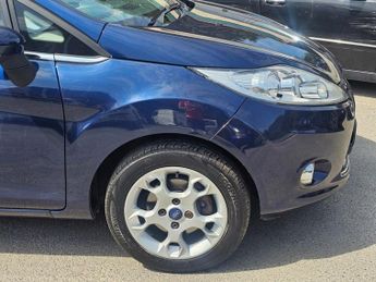 FORD FIESTA 1.4 Zetec Hatchback 5dr Petrol Automatic (154 g/km, 94 bhp)