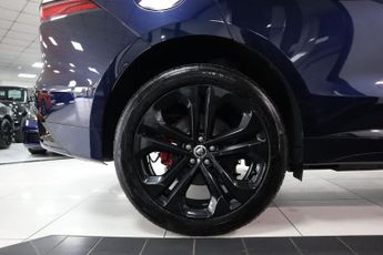 JAGUAR F-PACE 2.0 D200 MHEV R-Dynamic SE Black Auto AWD Euro 6 (s/s) (204 ps)