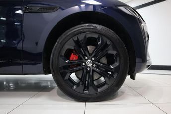 JAGUAR F-PACE 2.0 D200 MHEV R-Dynamic SE Black Auto AWD Euro 6 (s/s) (204 ps)