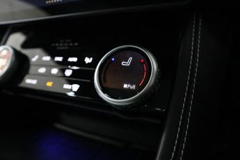 JAGUAR F-PACE 2.0 D200 MHEV R-Dynamic SE Black Auto AWD Euro 6 (s/s) (204 ps)