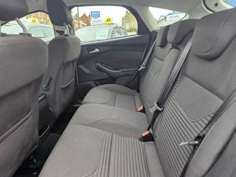 FORD FOCUS AUTOMATIC 1.0T EcoBoost Titanium Hatchback 5dr Petrol Auto Euro 
