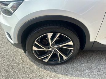 VOLVO XC40 2.0 D4 First Edition SUV 5dr Diesel Auto AWD Euro 6 (s/s) (190 p
