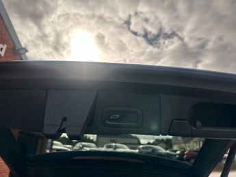 VOLVO XC60 2.0 D4 R-Design SUV 5dr Diesel Auto AWD Euro 6 (s/s) (190 ps)