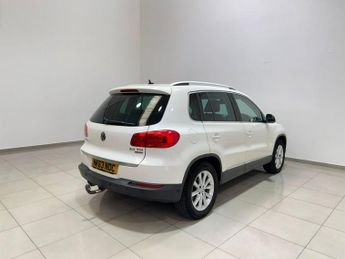 VOLKSWAGEN TIGUAN 2.0 TDI BlueMotion Tech SE SUV 5dr Diesel DSG 4WD Euro 5 (s/s) (
