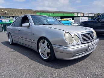 MERCEDES-BENZ AMG 5.4 E55 AMG Saloon 4dr Petrol Automatic (290 g/km, 354 bhp)