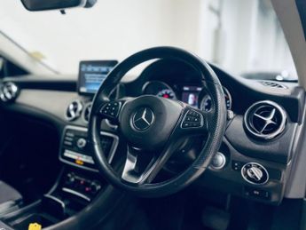 MERCEDES-BENZ GLA 1.6 GLA180 Urban Edition SUV 5dr Petrol 7G-DCT Euro 6 (s/s) (122