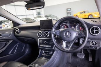 MERCEDES-BENZ A-CLASS 2.1 A200d Sport (Premium) Hatchback 5dr Diesel 7G-DCT Euro 6 (s/