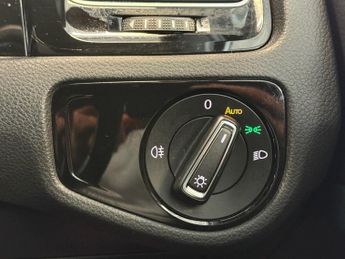 VOLKSWAGEN GOLF 2.0 TSI R Hatchback 5dr Petrol DSG 4Motion Euro 6 (s/s) (310 ps)