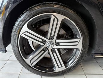 VOLKSWAGEN GOLF 2.0 TSI R Hatchback 5dr Petrol DSG 4Motion Euro 6 (s/s) (310 ps)