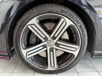 VOLKSWAGEN GOLF 2.0 TSI R Hatchback 5dr Petrol DSG 4Motion Euro 6 (s/s) (310 ps)