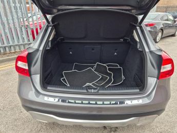 MERCEDES-BENZ GLA 2.1 GLA220d Sport (Executive) SUV 5dr Diesel 7G-DCT 4MATIC Euro 