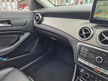 MERCEDES-BENZ GLA 2.1 GLA220d Sport (Executive) SUV 5dr Diesel 7G-DCT 4MATIC Euro 