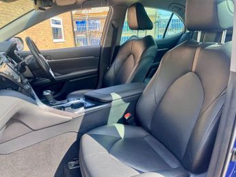 TOYOTA CAMRY 2.5 VVT-h Design Saloon 4dr Petrol Hybrid CVT Euro 6 (s/s) (218 