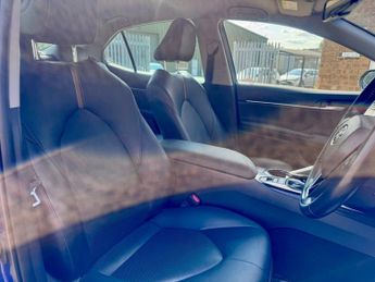 TOYOTA CAMRY 2.5 VVT-h Design Saloon 4dr Petrol Hybrid CVT Euro 6 (s/s) (218 