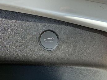 TESLA Model 3 (Dual Motor) Long Range Saloon 4dr Electric Auto 4WDE (346 ps)