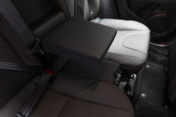 VOLVO V40 CROSS COUNTRY 1.5 T3 Nav Plus Hatchback 5dr Petrol Auto Euro 6 (s/s) (152 ps)