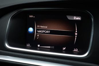 VOLVO V40 CROSS COUNTRY 1.5 T3 Nav Plus Hatchback 5dr Petrol Auto Euro 6 (s/s) (152 ps)