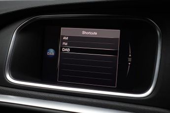 VOLVO V40 CROSS COUNTRY 1.5 T3 Nav Plus Hatchback 5dr Petrol Auto Euro 6 (s/s) (152 ps)