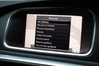 VOLVO V40 CROSS COUNTRY 1.5 T3 Nav Plus Hatchback 5dr Petrol Auto Euro 6 (s/s) (152 ps)