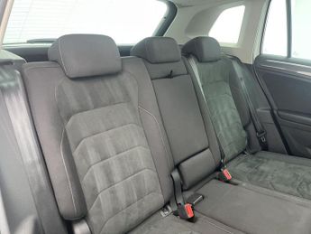 VOLKSWAGEN TIGUAN 2.0 BiTDI BlueMotion Tech SEL SUV 5dr Diesel DSG 4Motion Euro 6 