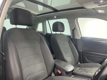 VOLKSWAGEN TIGUAN 2.0 BiTDI BlueMotion Tech SEL SUV 5dr Diesel DSG 4Motion Euro 6 